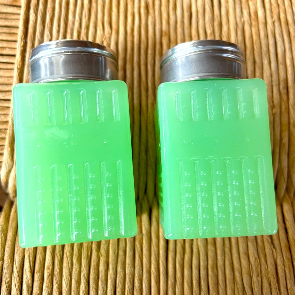 New. Jade Jadeite Green 2 PC Salt & Pepper Shaker Set.
